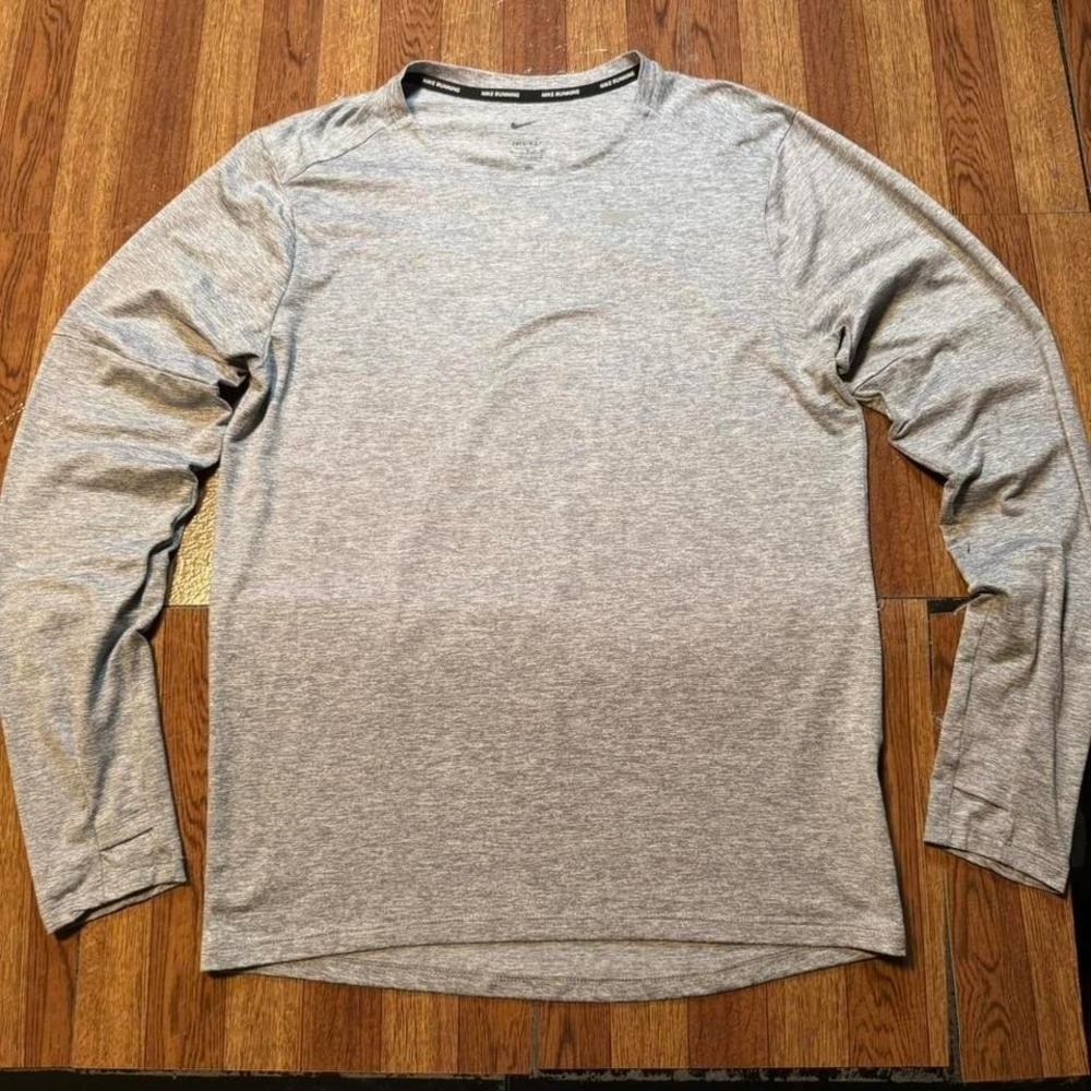 Nike Running Light Grey Dri-Fit Tech Sportswear Sleeve Shirt‎ Small